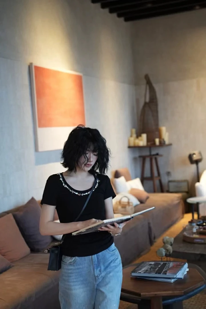 艾薇家钉珠短袖T恤修身显瘦纯色百搭短款上衣