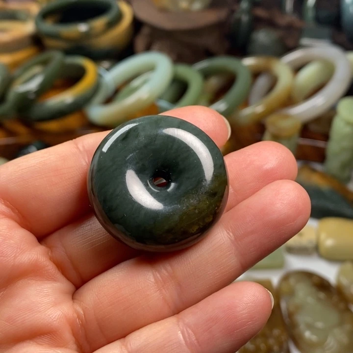 岫岩河磨玉（透闪石质玉）未镶嵌颈饰