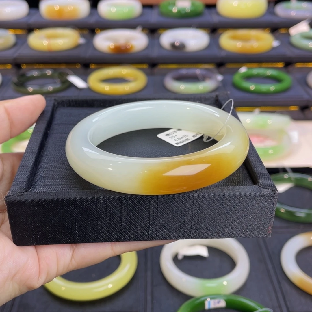 和田玉未镶嵌手镯毕业级！金山糖白55