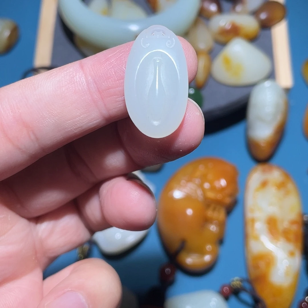 和田玉未镶嵌车挂