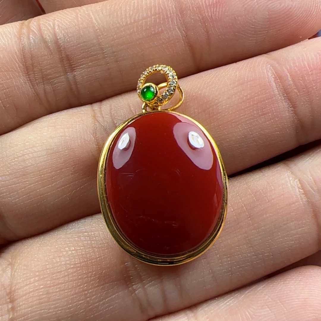 18K金镶嵌吊坠南红玛瑙