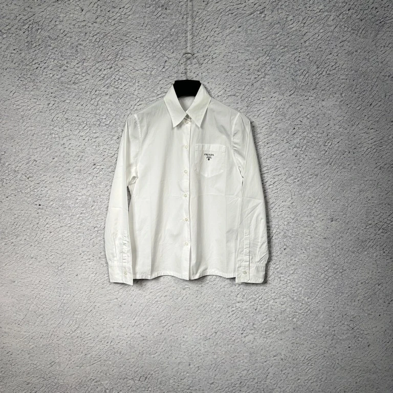 全新未使用 Prada/普拉达 女款logo白色口袋衬/38码