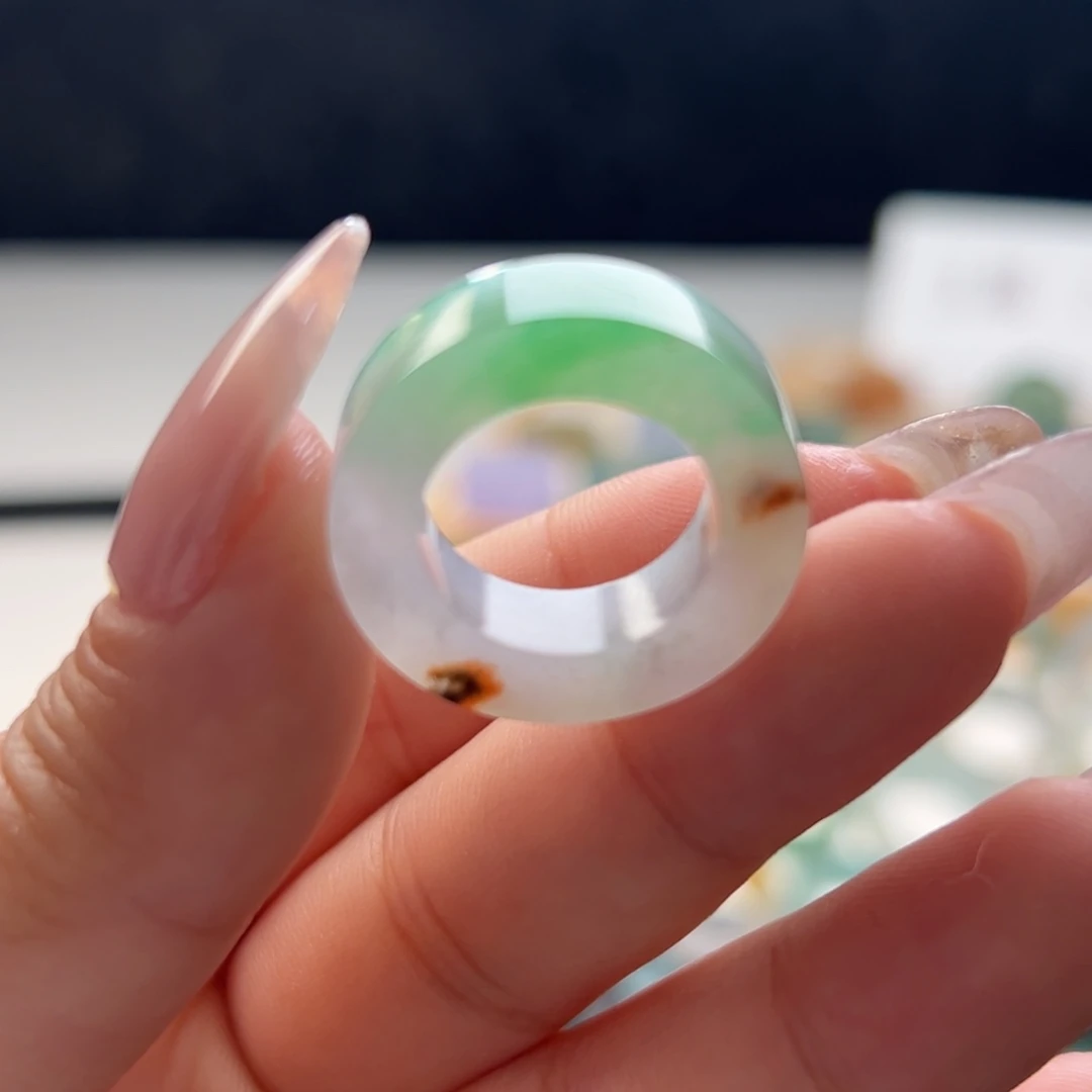 定制翡翠未镶嵌8/12阳绿有裂