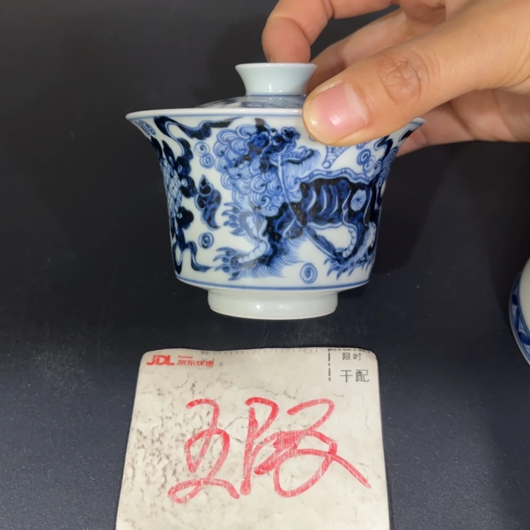 S****n手绘仿元二代狮子马蹄盖碗