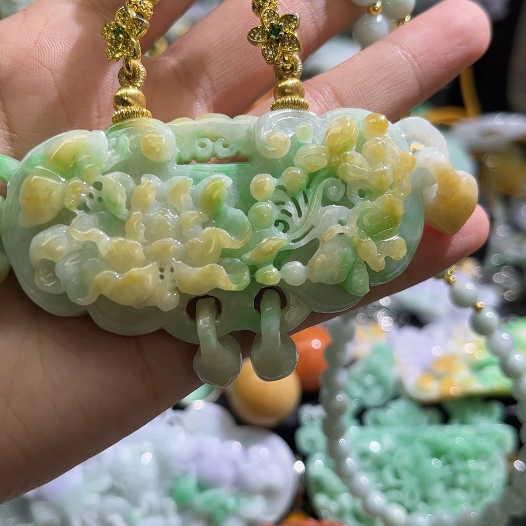 翡翠未镶嵌颈饰待编织