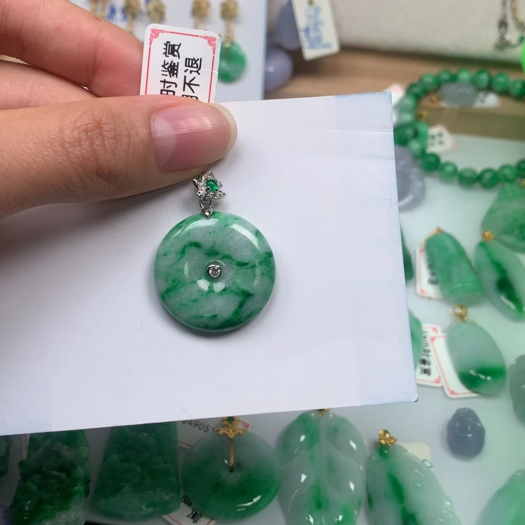 吊坠(不含链)未镶嵌翡翠