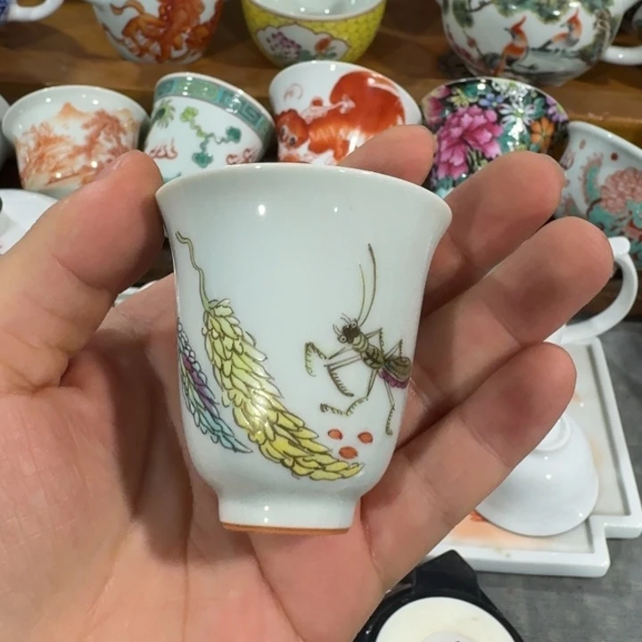 景德镇陶瓷摆件展品