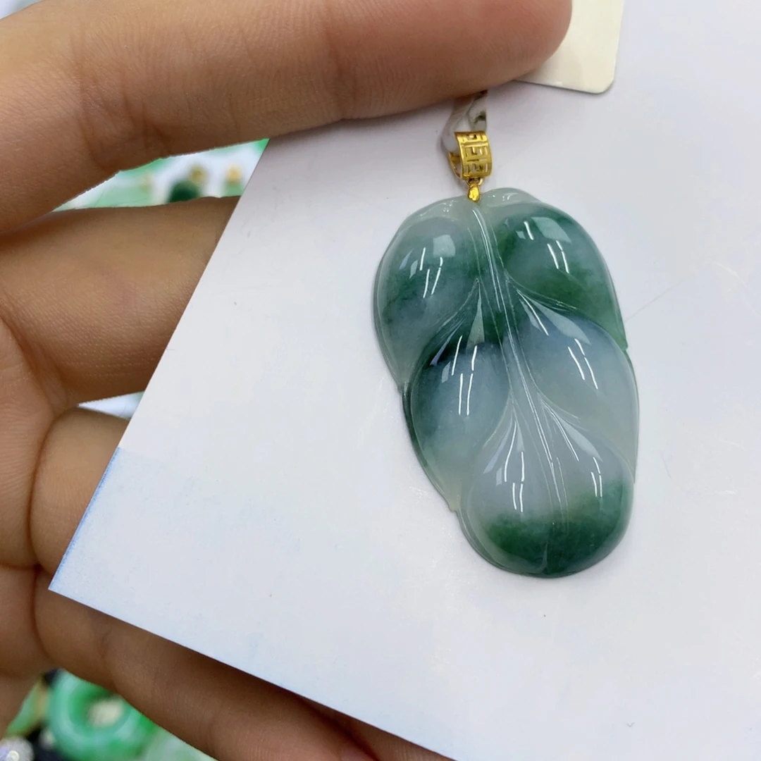 翡翠18K金镶嵌颈饰翡翠