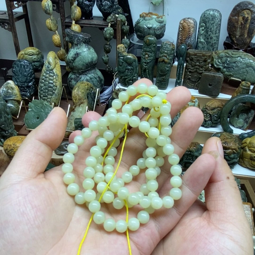 未镶嵌岫岩老玉（透闪石质玉）把件