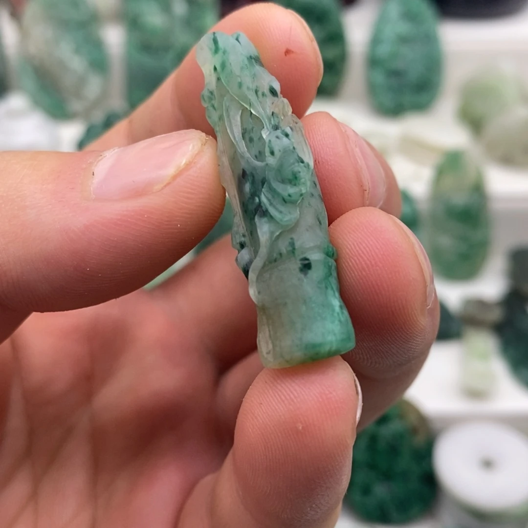 独山玉未镶嵌颈饰