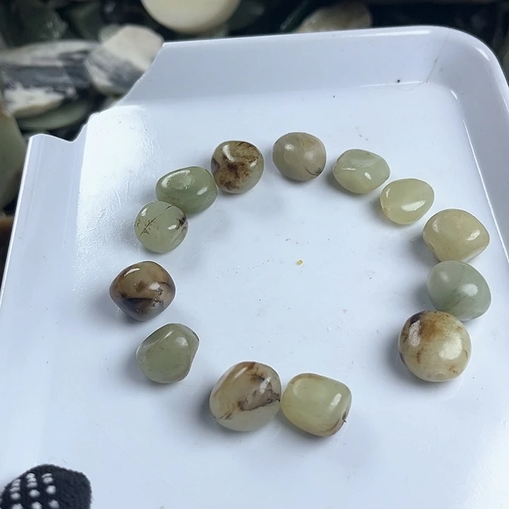 和田玉（糖玉）和田玉边角料9K金镶嵌凑*闹