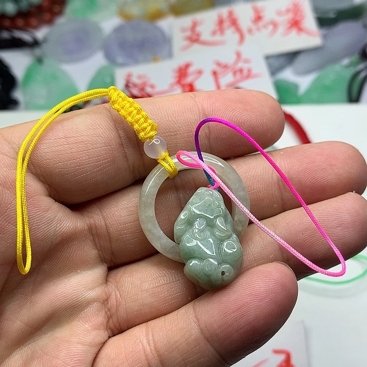 翡翠未镶嵌吊坠(赠链)