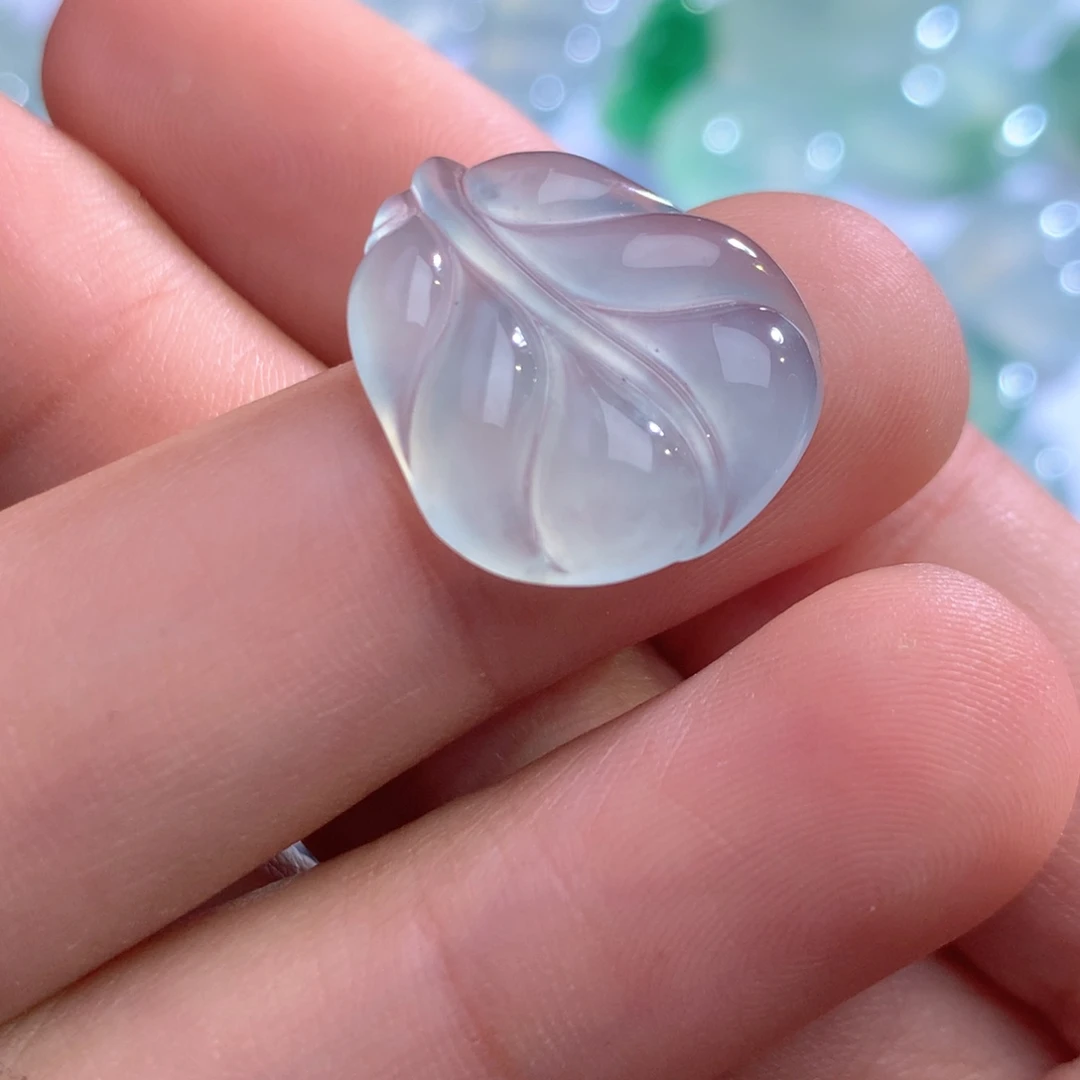 翡翠足金镶嵌颈饰缅甸