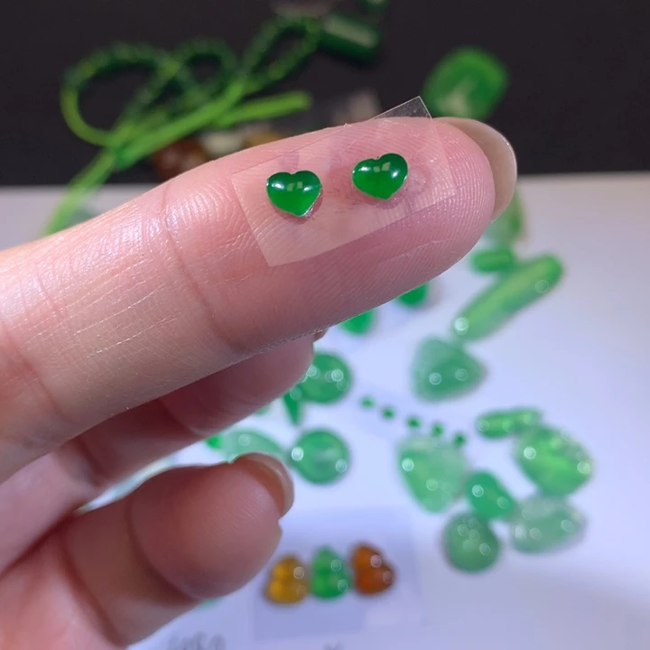 翡翠未镶嵌套链爱心