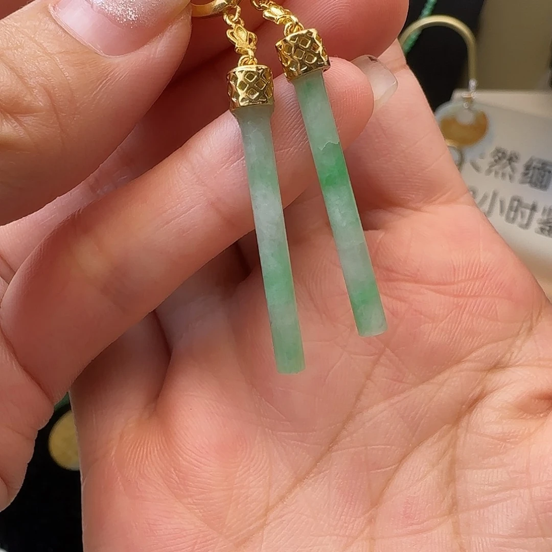 银S925镶嵌翡翠耳饰有瑕疵