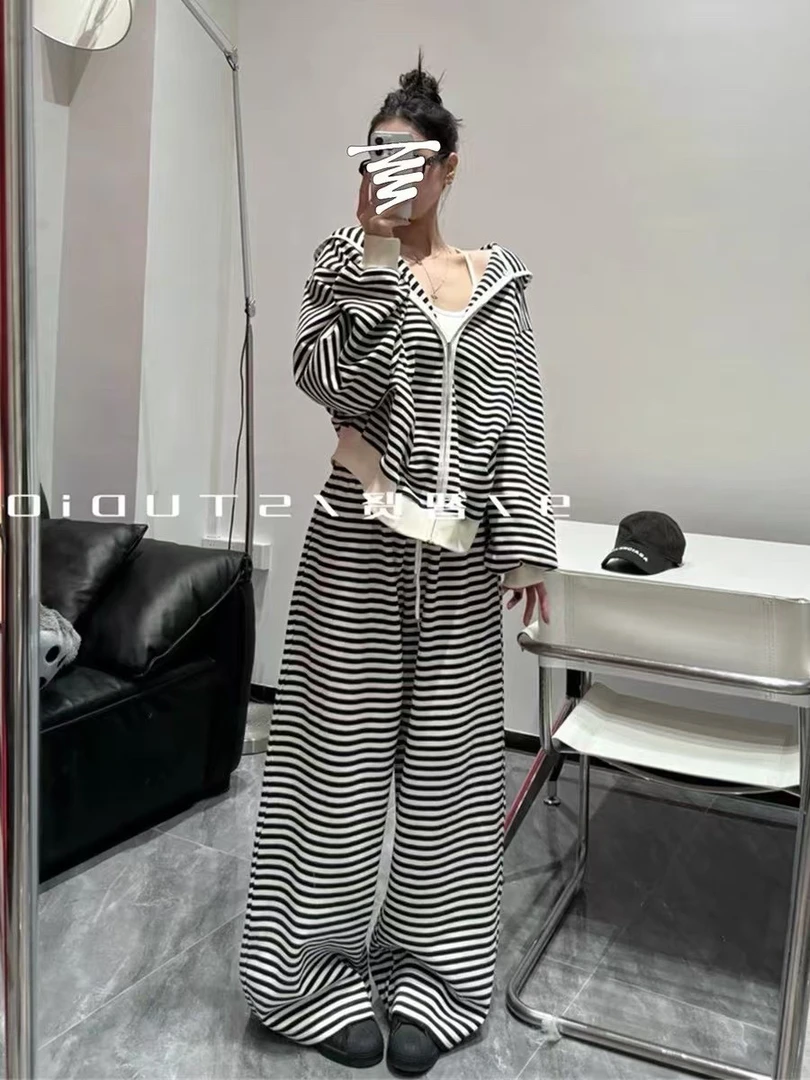 胖mm大码秋冬加绒ins条纹连帽拉链开衫大码洋气显瘦休闲时尚套装