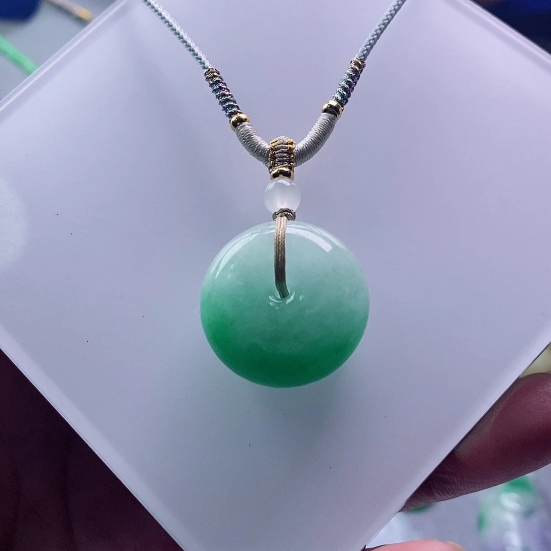 翡翠未镶嵌吊坠(赠链)