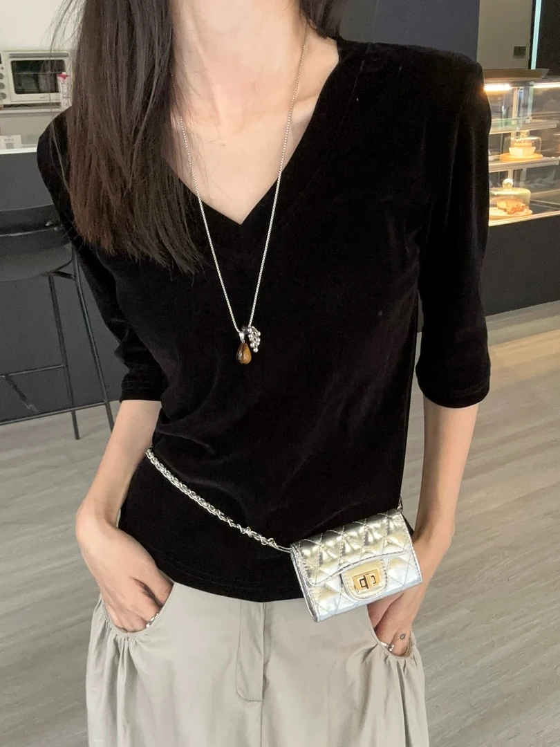 25805-秋装V领丝绒中袖T恤新款显瘦百搭五分袖打底修身上衣小衫