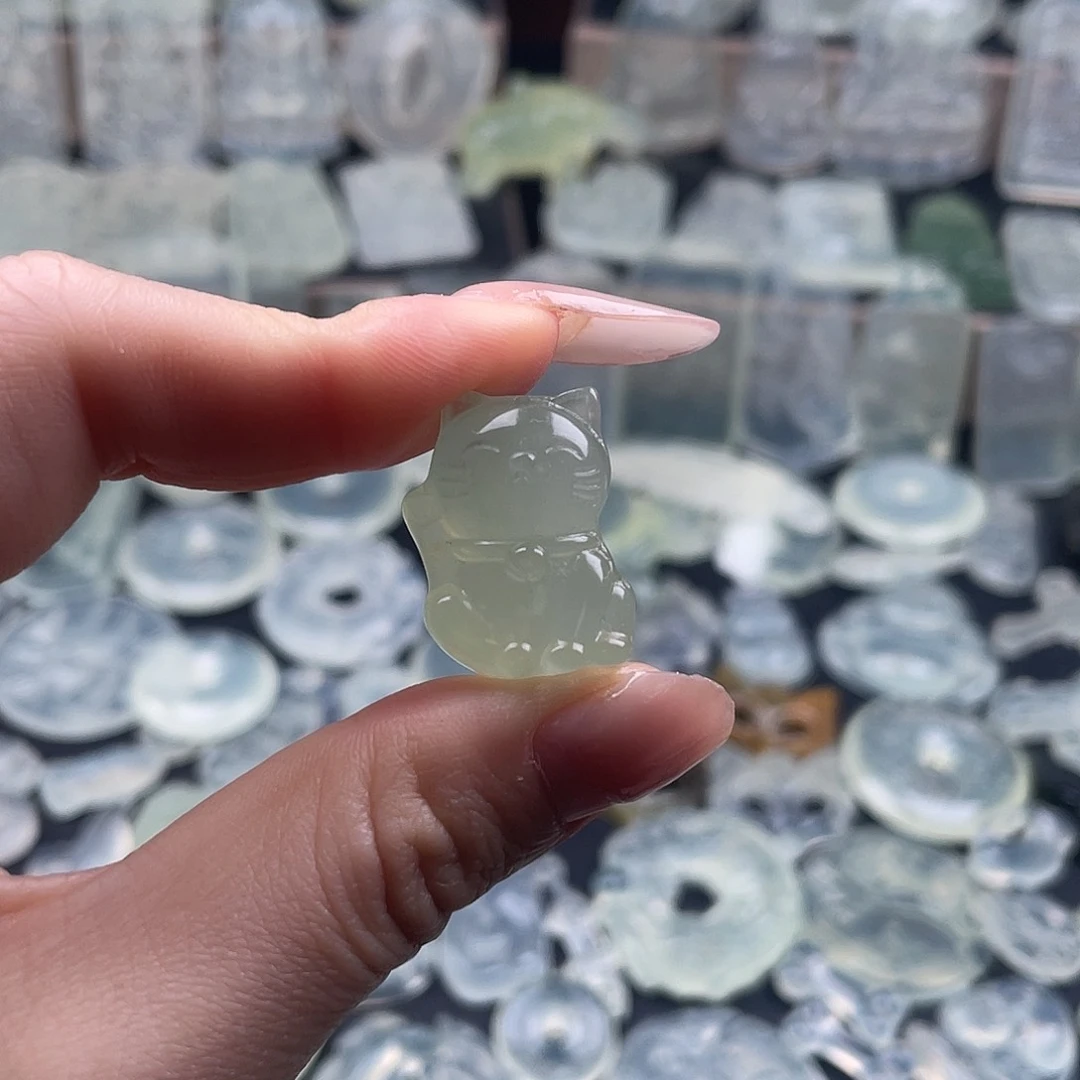 岫玉未镶嵌颈饰招财猫