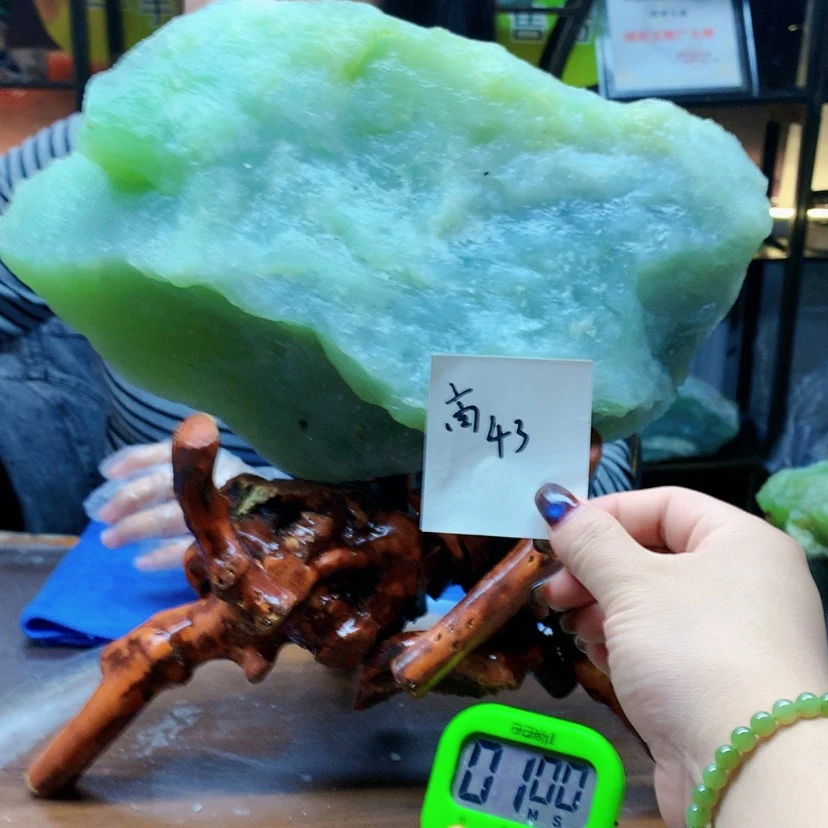 【闪购商品】未镶嵌蛇纹石玉原石成*