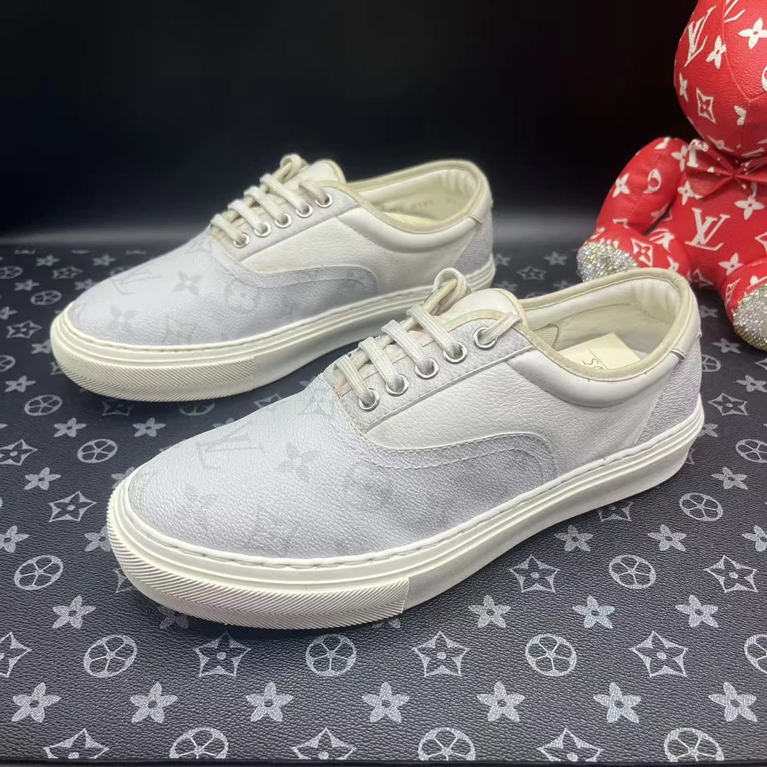 95新 LouisVuitton/路易威登 白色老花时尚百搭板鞋40.5码数lz266