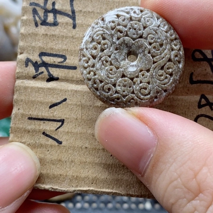 硅化珊瑚（珊瑚玉）颈饰未镶嵌