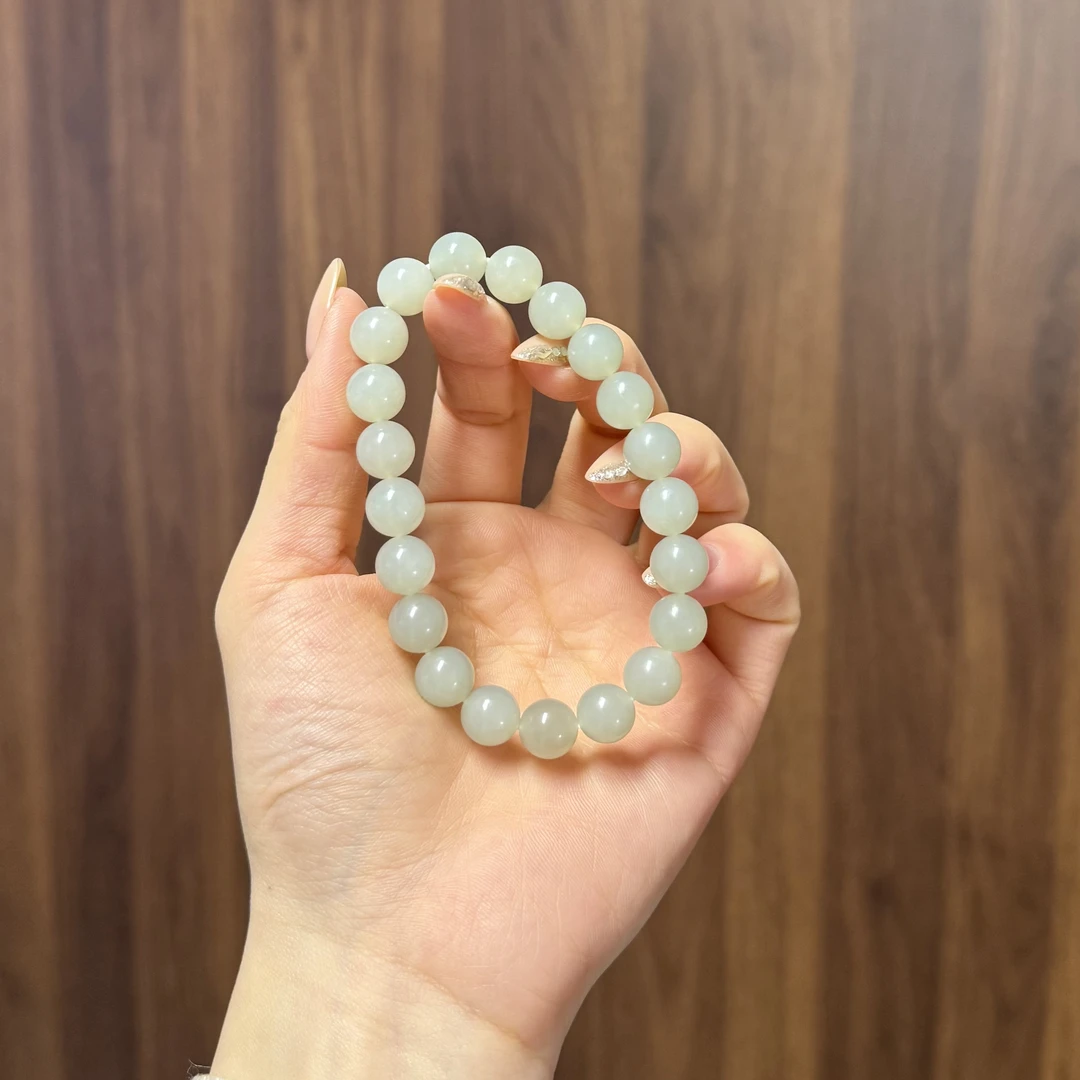 新疆且末近矿高青白手串