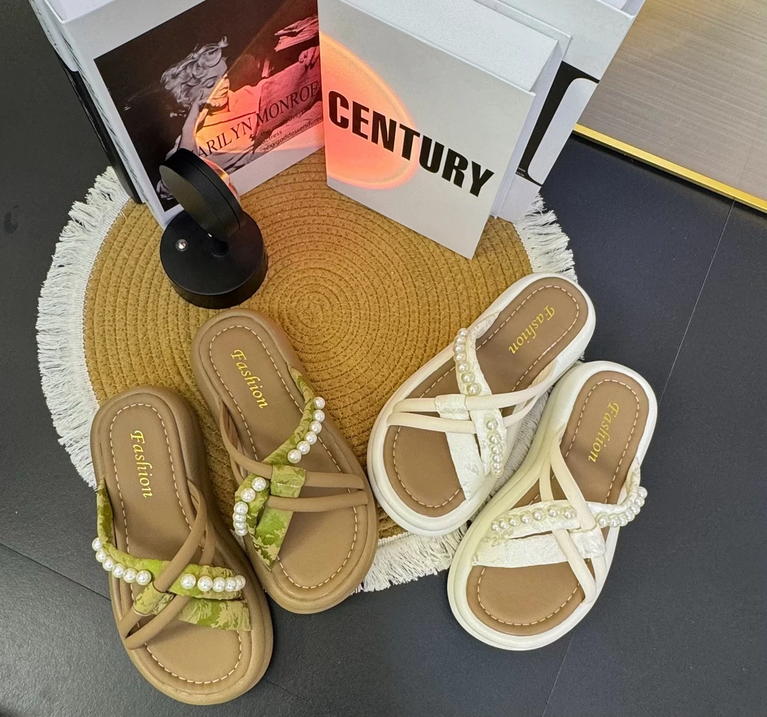 2025年夏季新款时尚珍珠厚底休闲沙滩鞋女仙女风配裙子网红女拖鞋