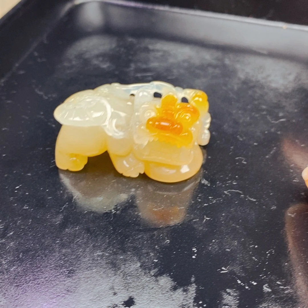 石英质玉（黄龙玉）未镶嵌颈饰