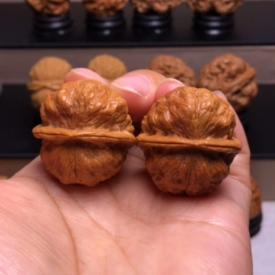 文玩核桃把件龙鳞舍利疙瘩包56