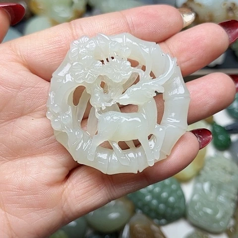 和田玉颈饰未镶嵌龍**人