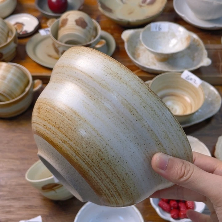 景德镇市的一位官员告诉记者说