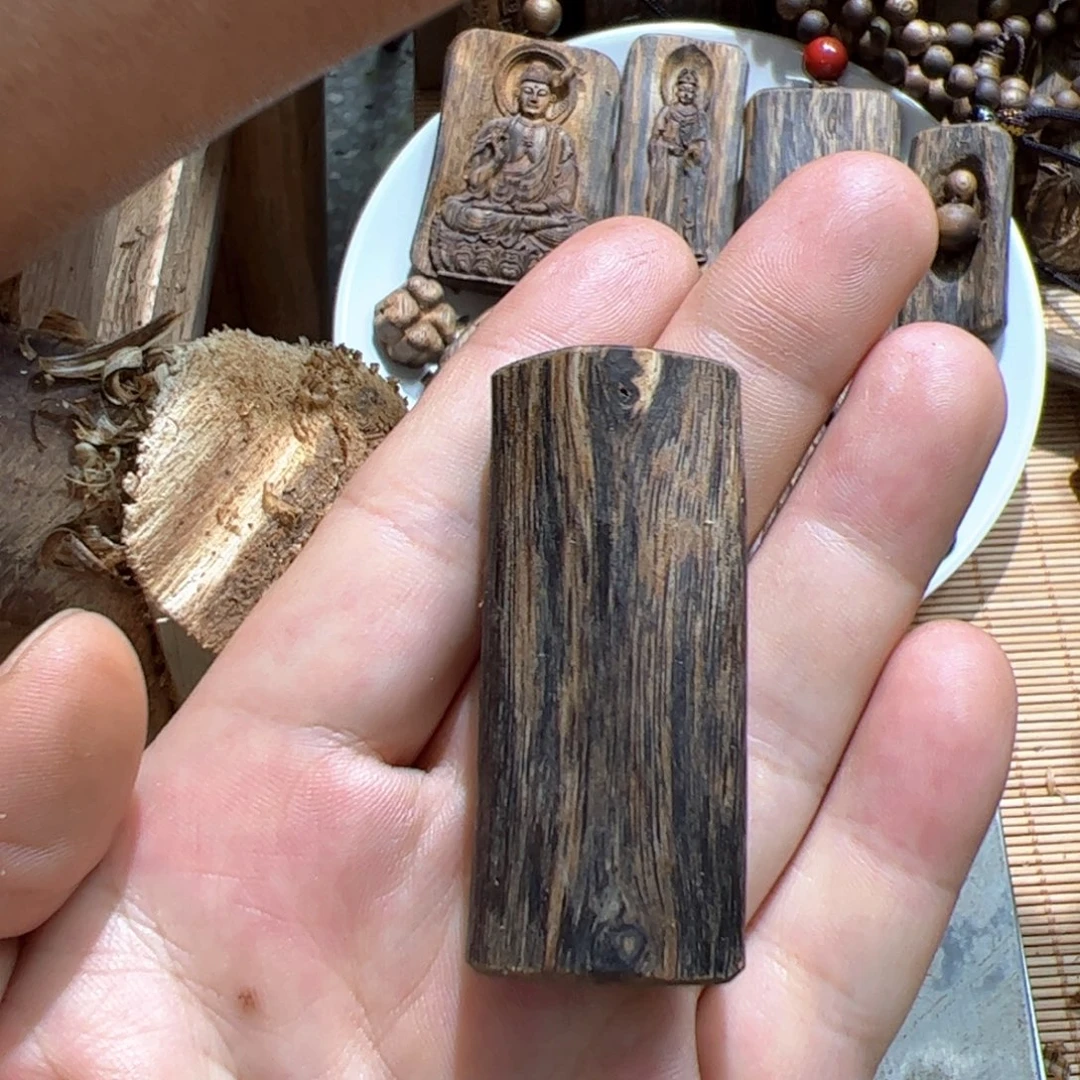 吊坠沉香绿棋素牌12.2克