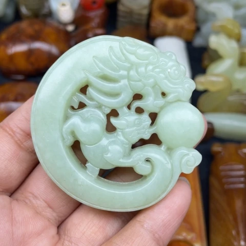 未镶嵌蛇纹石玉颈饰65