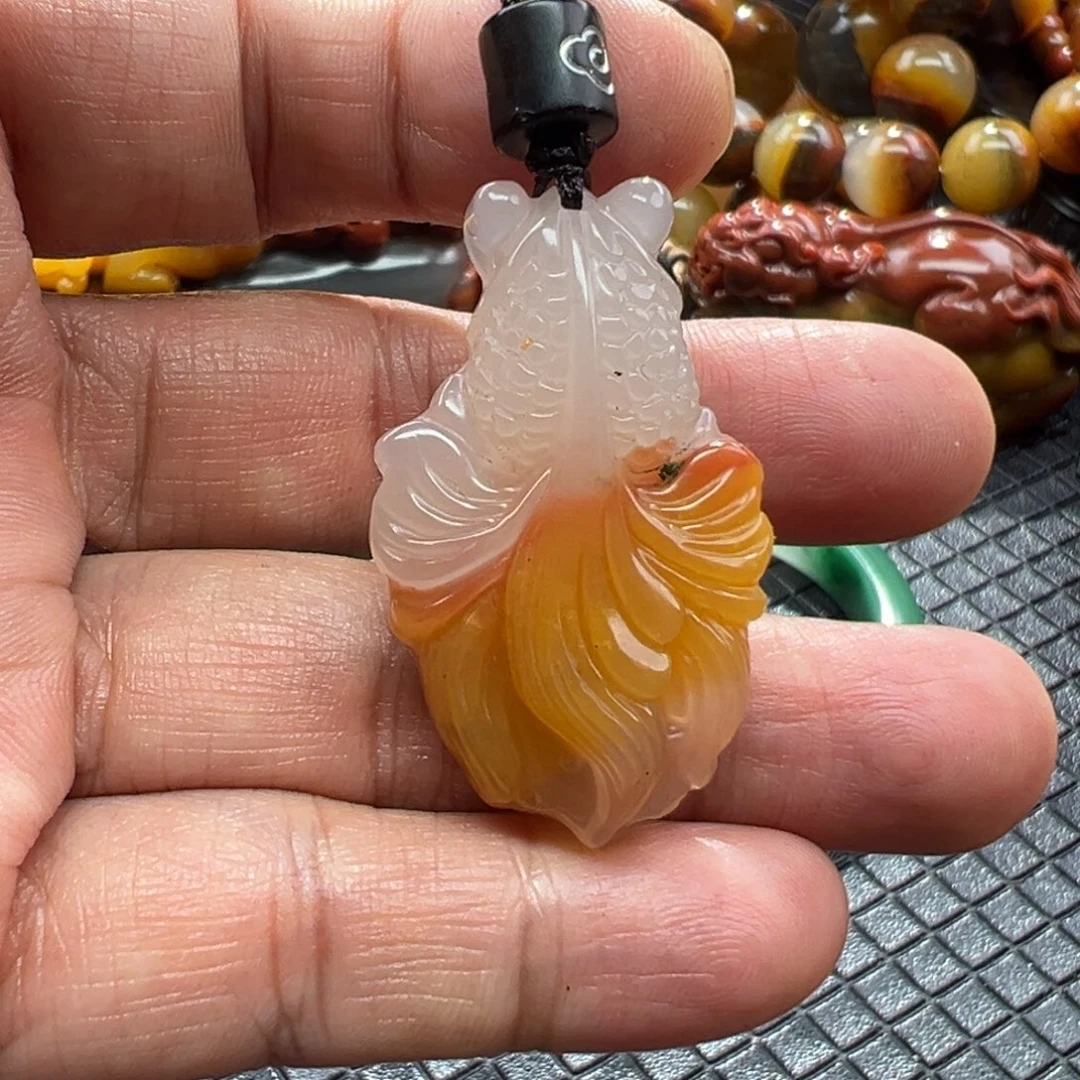 石英质玉未镶嵌颈饰