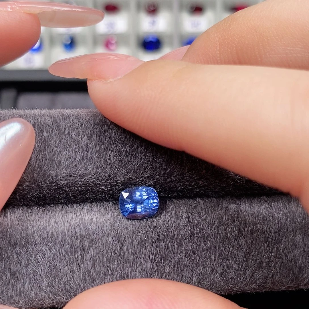 蓝宝石裸石未镶嵌无烧矢车菊VE丝绒质感4号1.57ct