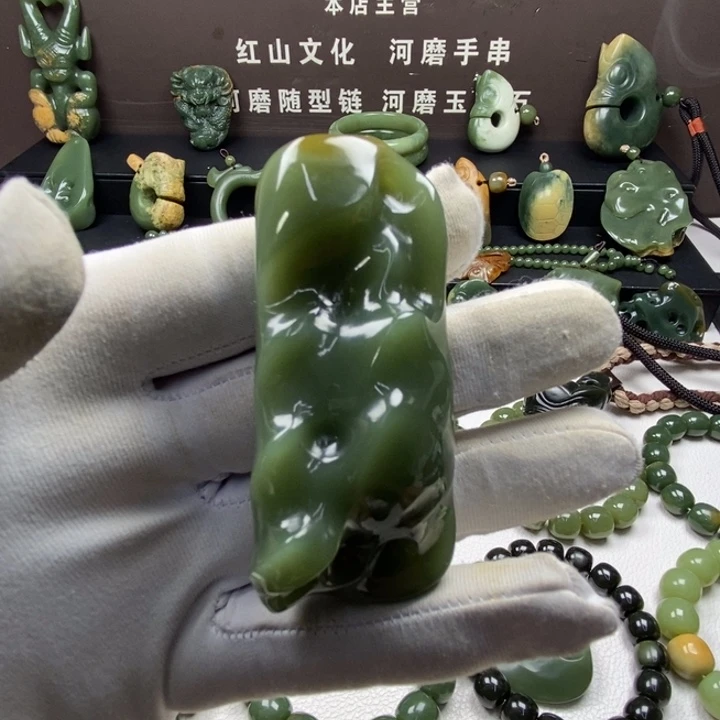 还***浮岫岩老玉（透闪石质玉）未镶嵌把件