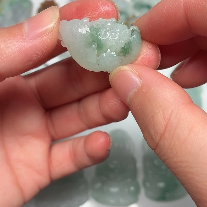 定制翡翠未镶嵌荷花