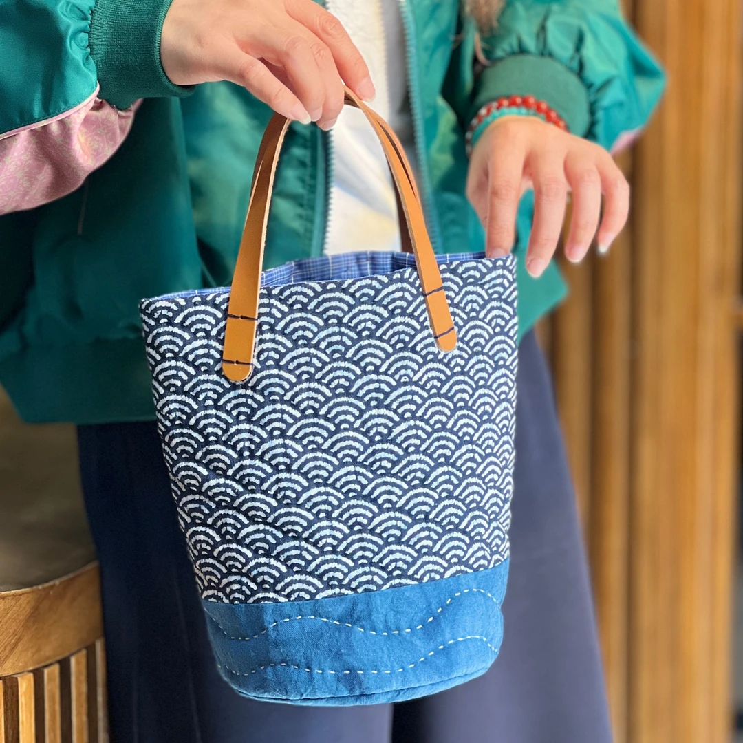 指间非遗鲁绣手挽包手工diy拼布包包材料包冰绡水桶包约16*25cm