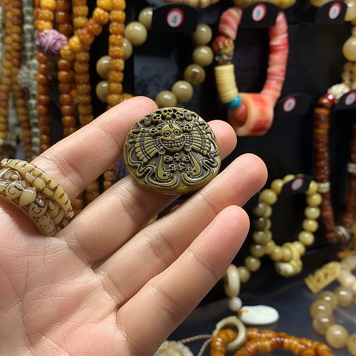 困***咪木质非金属手工雕刻制作