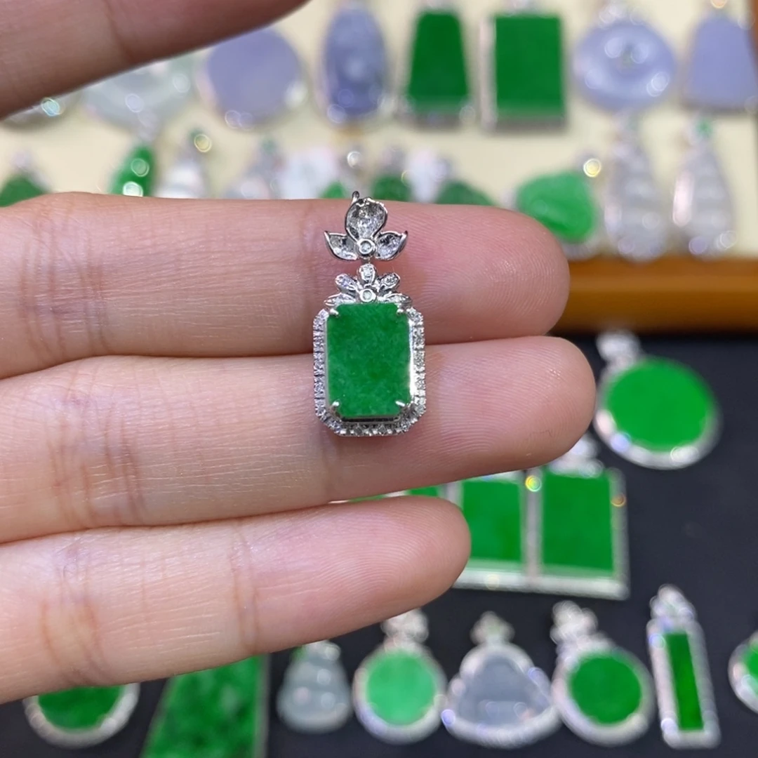 翡翠吊坠(不含链)18K金镶嵌