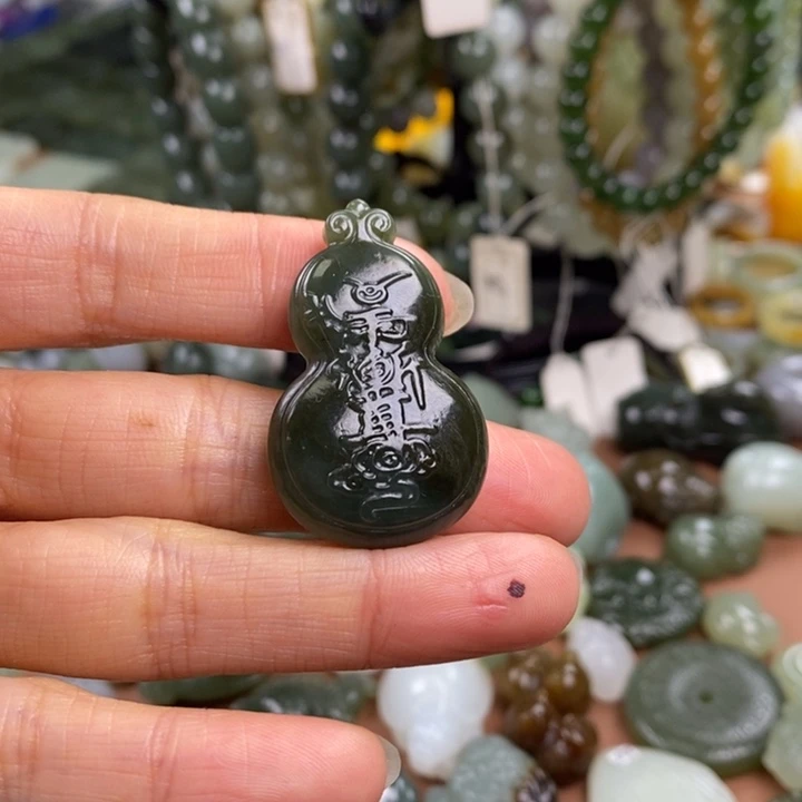 和田玉未镶嵌颈饰予