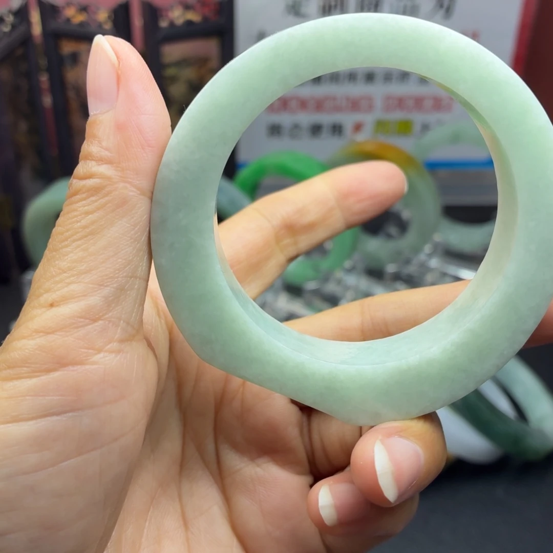 不***在定制翡翠未镶嵌翡翠手镯