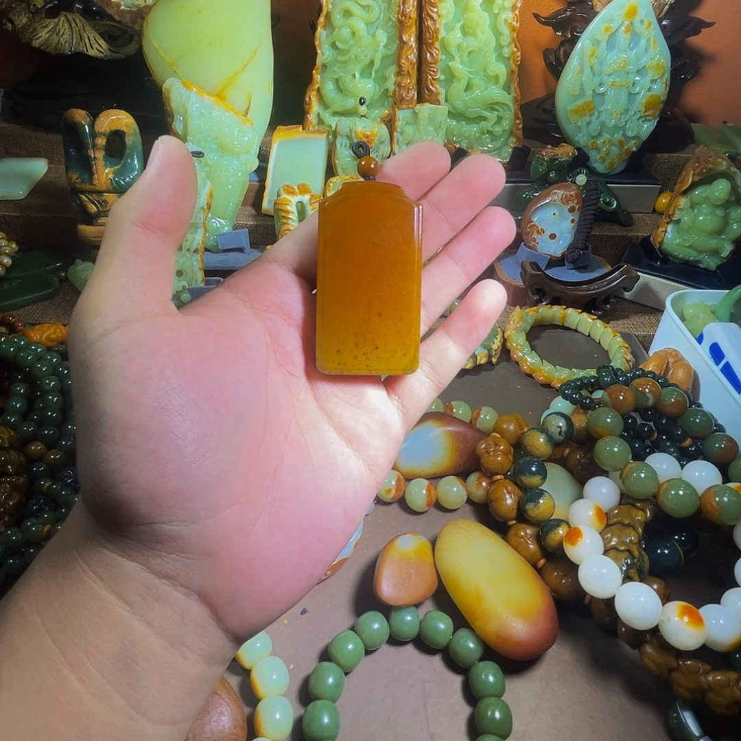 透闪石质玉未镶嵌珠宝奇石