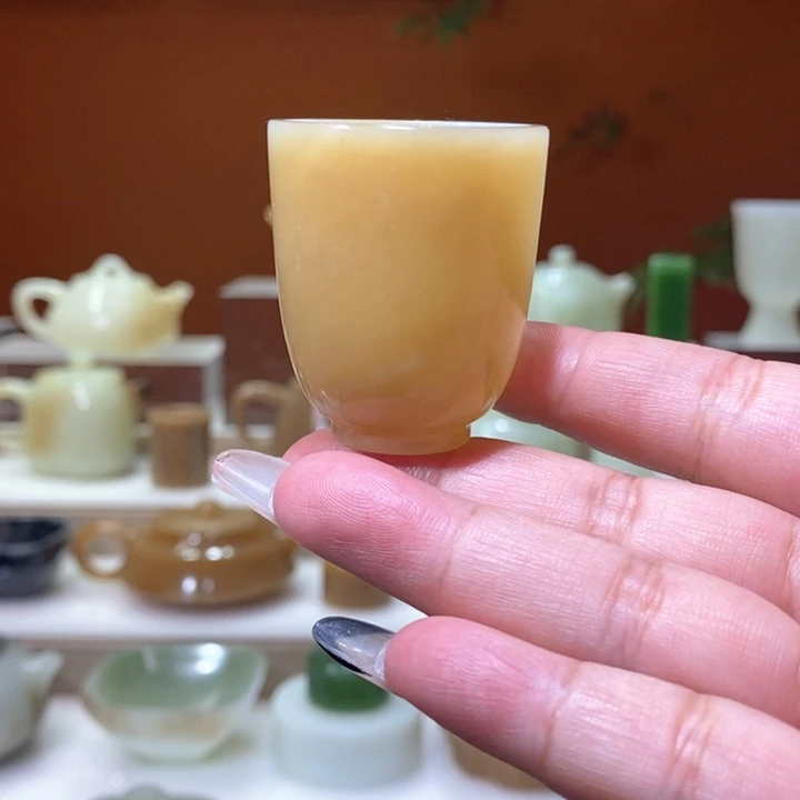 未镶嵌和田玉摆件且末金山黄糖玉杯