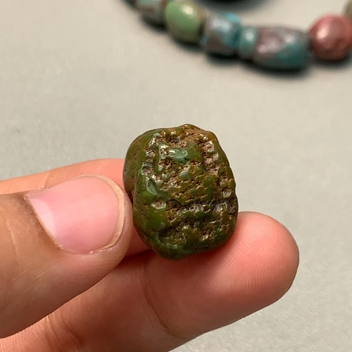 绿松石未镶嵌颈饰