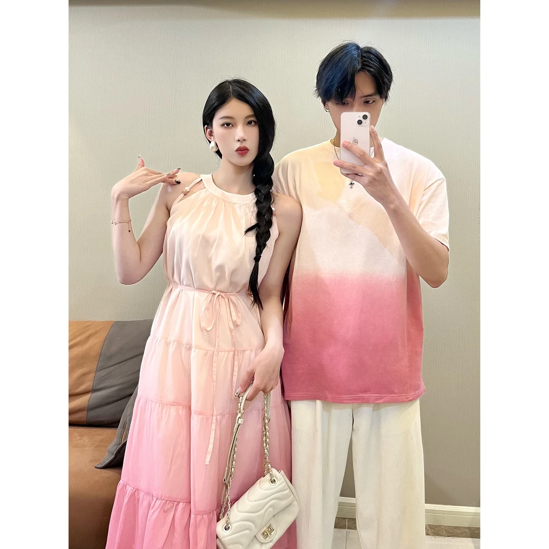 度假风情侣装夏季绝美渐变粉色沙滩裙吊带连衣裙海边一衣一裙男T