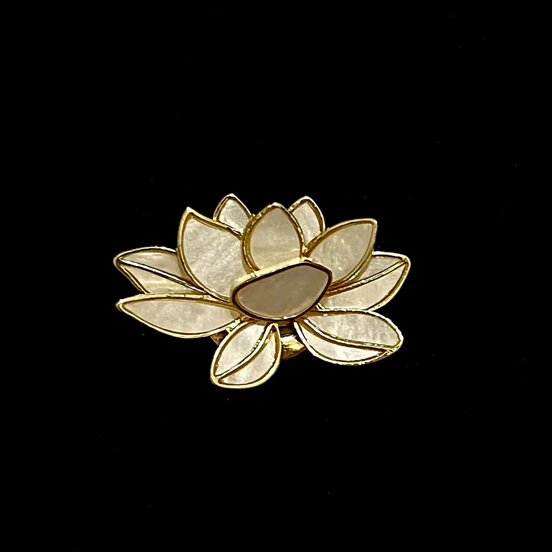 锌合金亚克力胸针 xz4878引力荷花