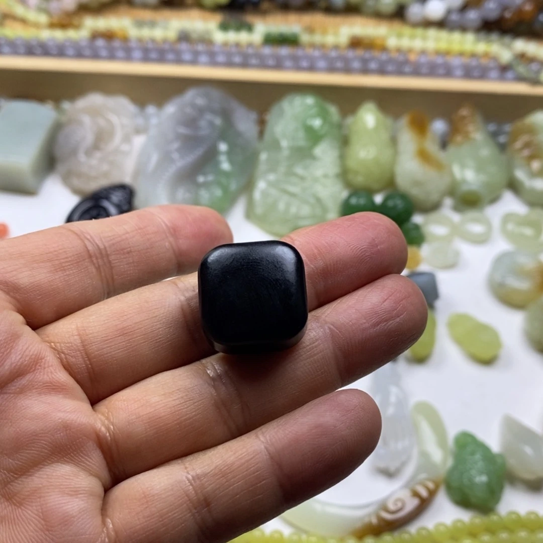 和田玉（糖玉）未镶嵌颈饰