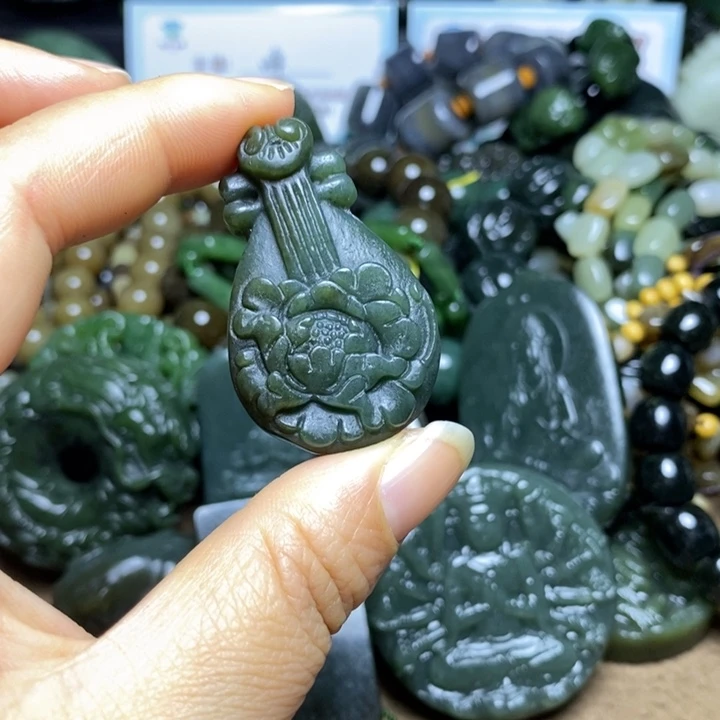 颈饰未镶嵌和田玉